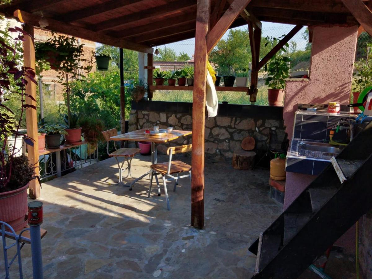 Вилла Gardenhouse Memlishte Экстерьер фото