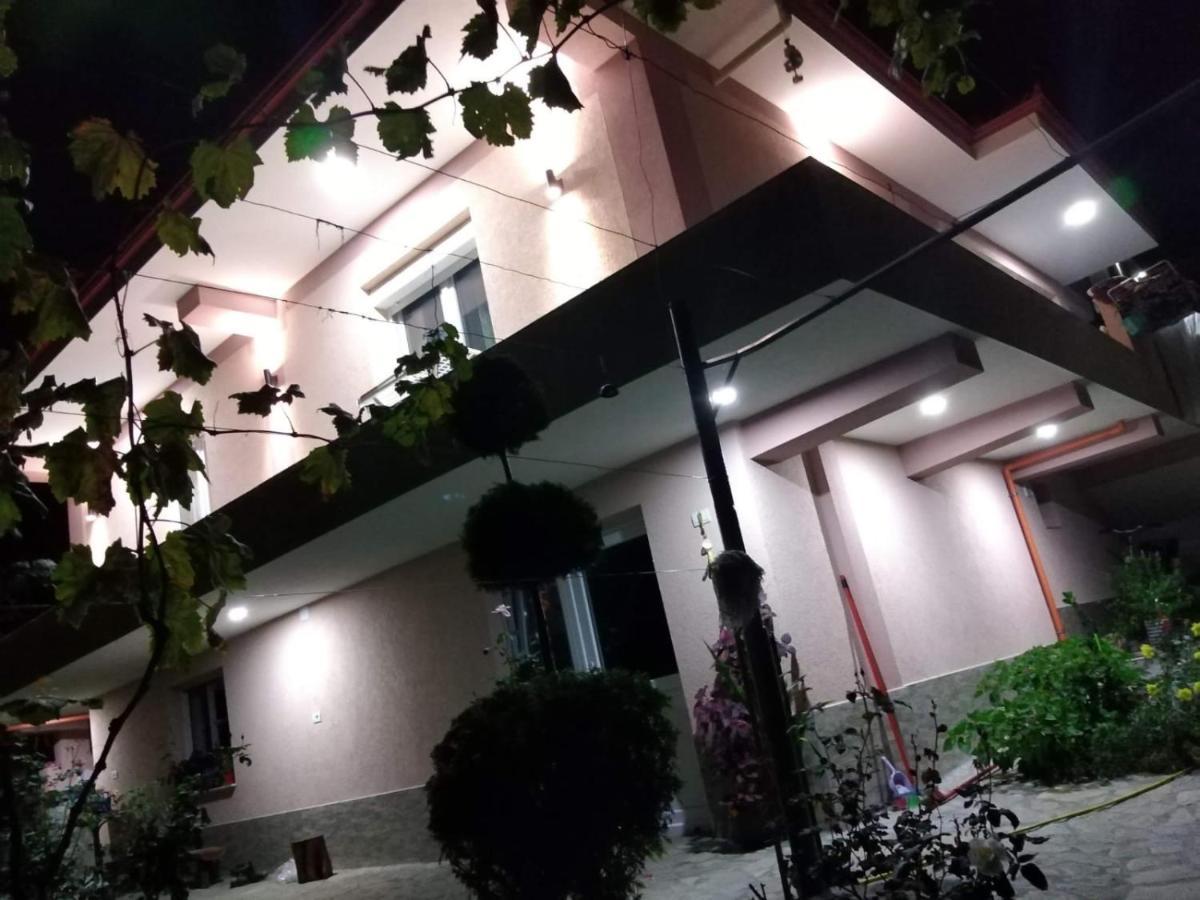 Вилла Gardenhouse Memlishte Экстерьер фото